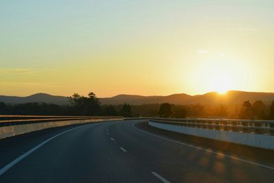 Travaux de bâtiment moderne Travaux d'Infrastructure Routière